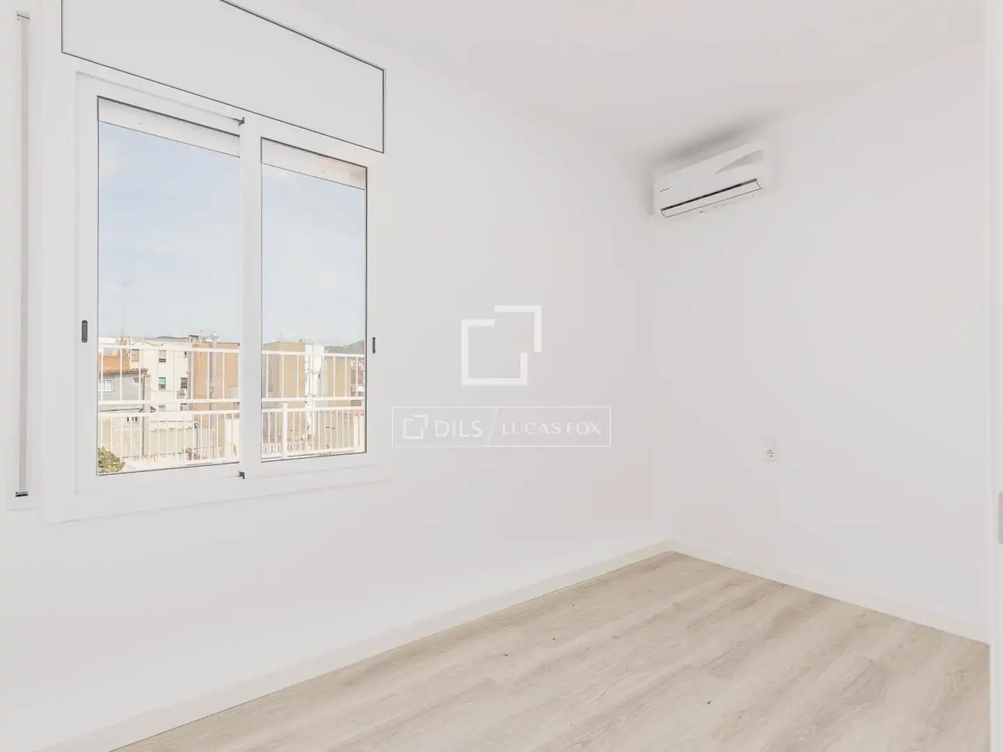 Bedroom of Attic for sale in Barcelona  with Air Conditioner, Terrace and Balcony