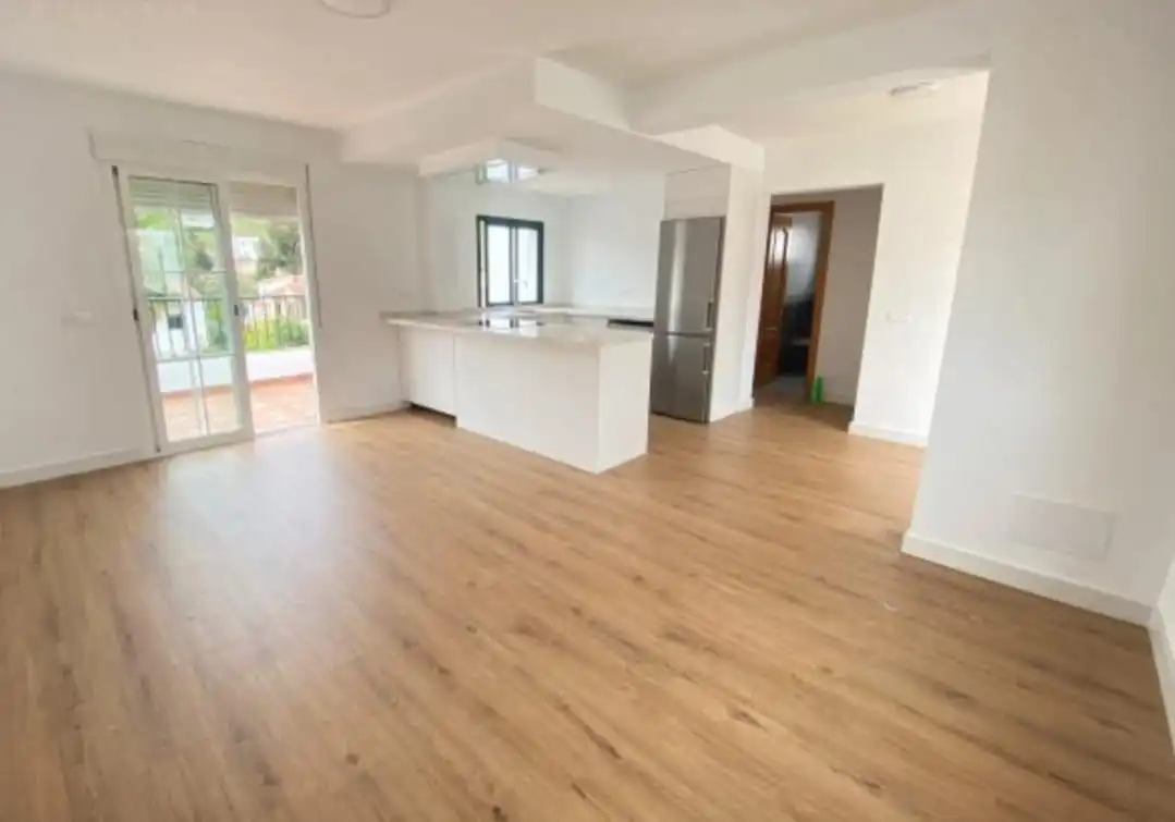 Vista exterior de Casa o xalet en venda en Alcaucín amb Aire condicionat, Jardí privat i Terrassa