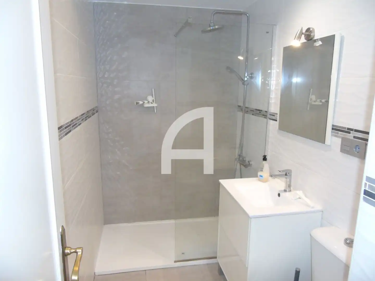 Baño de Piso en venta en Torremolinos con Aire acondicionado, Calefacción y Terraza