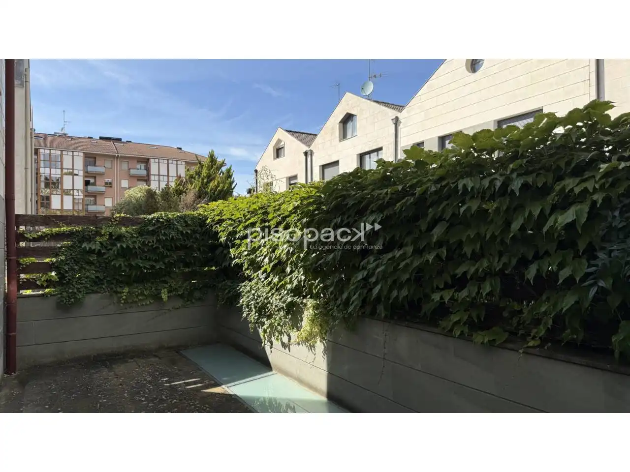 Vista exterior de Casa o xalet en venda en Tafalla amb Aire condicionat, Calefacció i Jardí privat