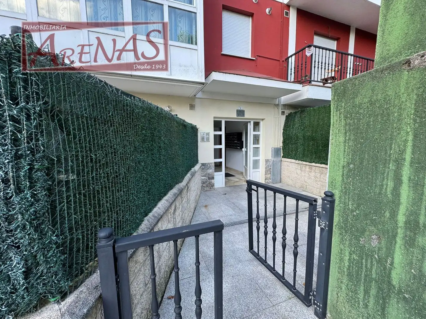 Vista exterior de Pis en venda en Limpias amb Calefacció, Jardí privat i Parquet