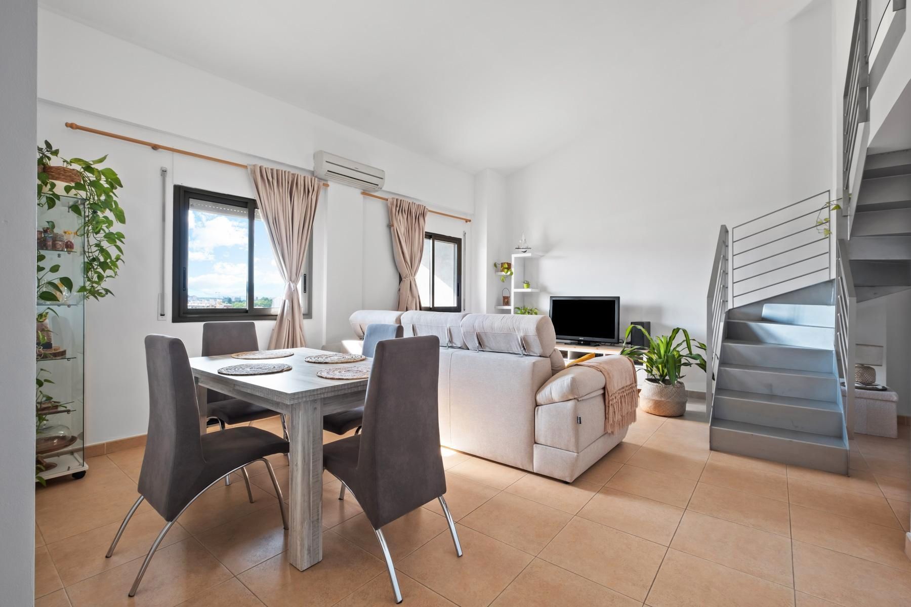 Sala d'estar de Pis en venda en Girona Capital amb Aire condicionat i Calefacció