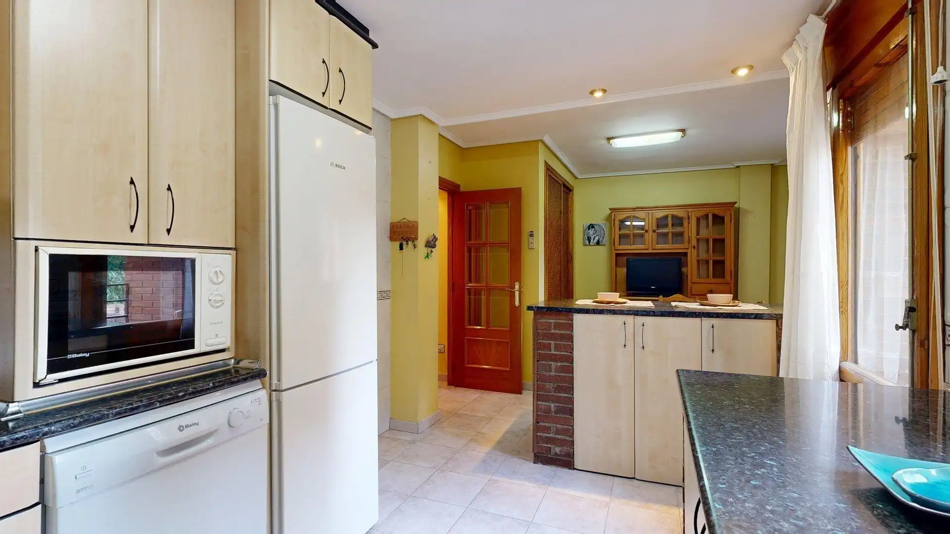 Cuina de Casa o xalet en venda en Zaragoza amb Calefacció, Terrassa i Moblat