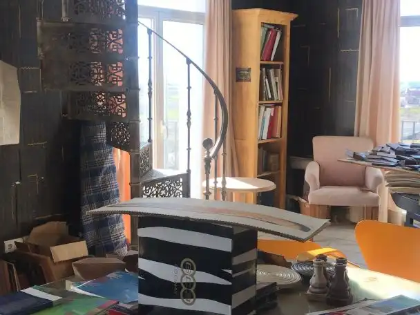 Wohnzimmer von Geschaftsraum zum Verkauf in Mazarambroz