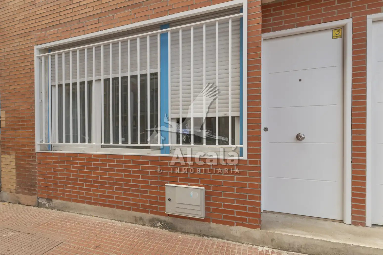 Vista exterior de Local en venta en Alcalá de Henares con Aire acondicionado