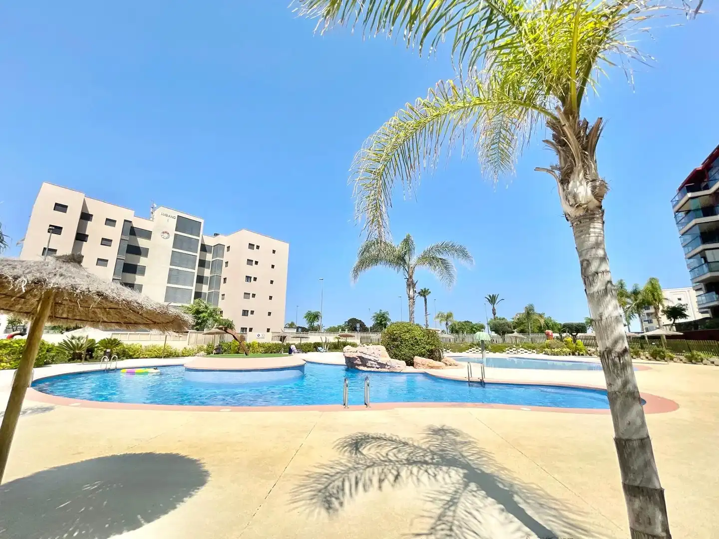 Piscina de Apartamento de alquiler en Pilar de la Horadada con Piscina, Amueblado y Lavadora