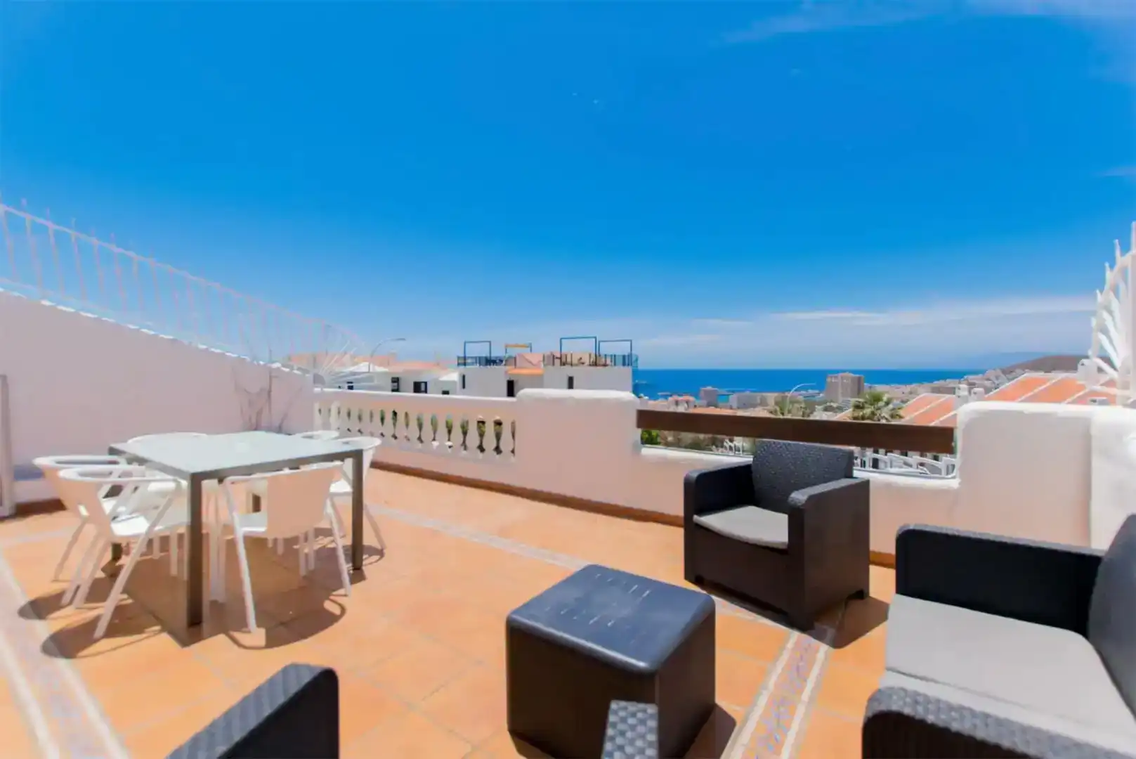 Terraza de Dúplex en venta en Arona con Piscina, Amueblado y Horno