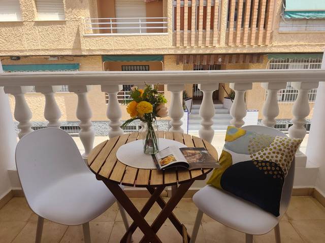 Casa adosada en Venta en Calle URANO en Los Cuarteros