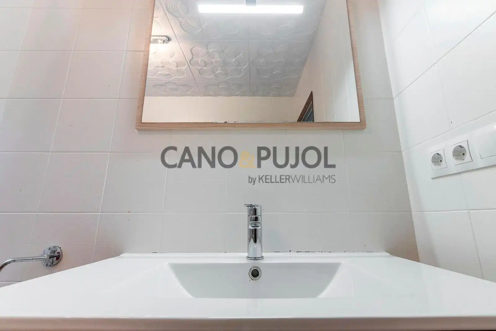 Bathroom of Buildings for sale in Rubí