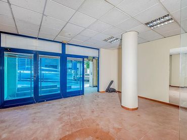Local comercial en venda a Ensanche - Sar