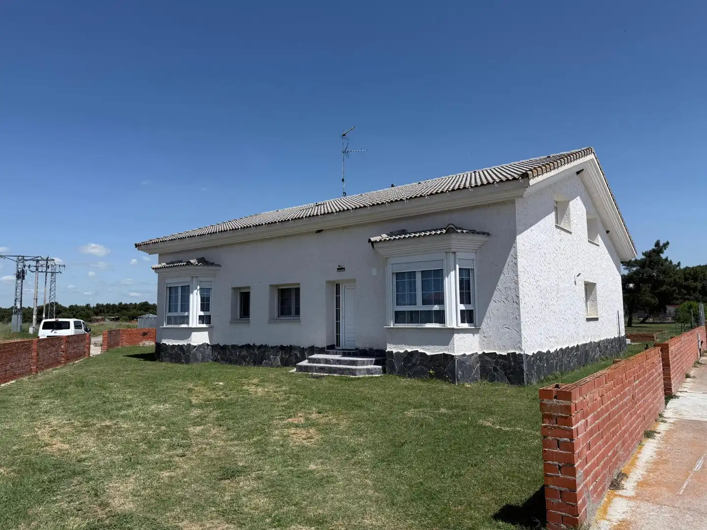 Vista exterior de Casa o chalet en venta en Sanchonuño con Calefacción, Jardín privado y Trastero