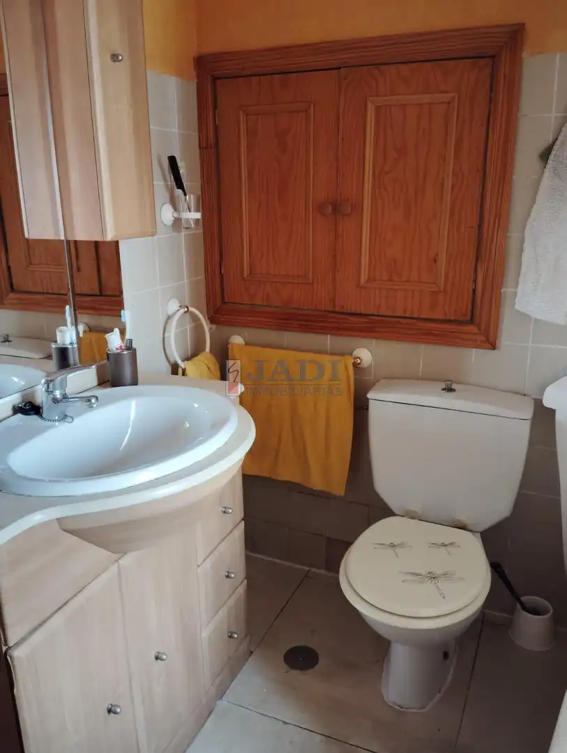 Bany de Casa o xalet en venda en Almuradiel amb Calefacció, Traster i Moblat