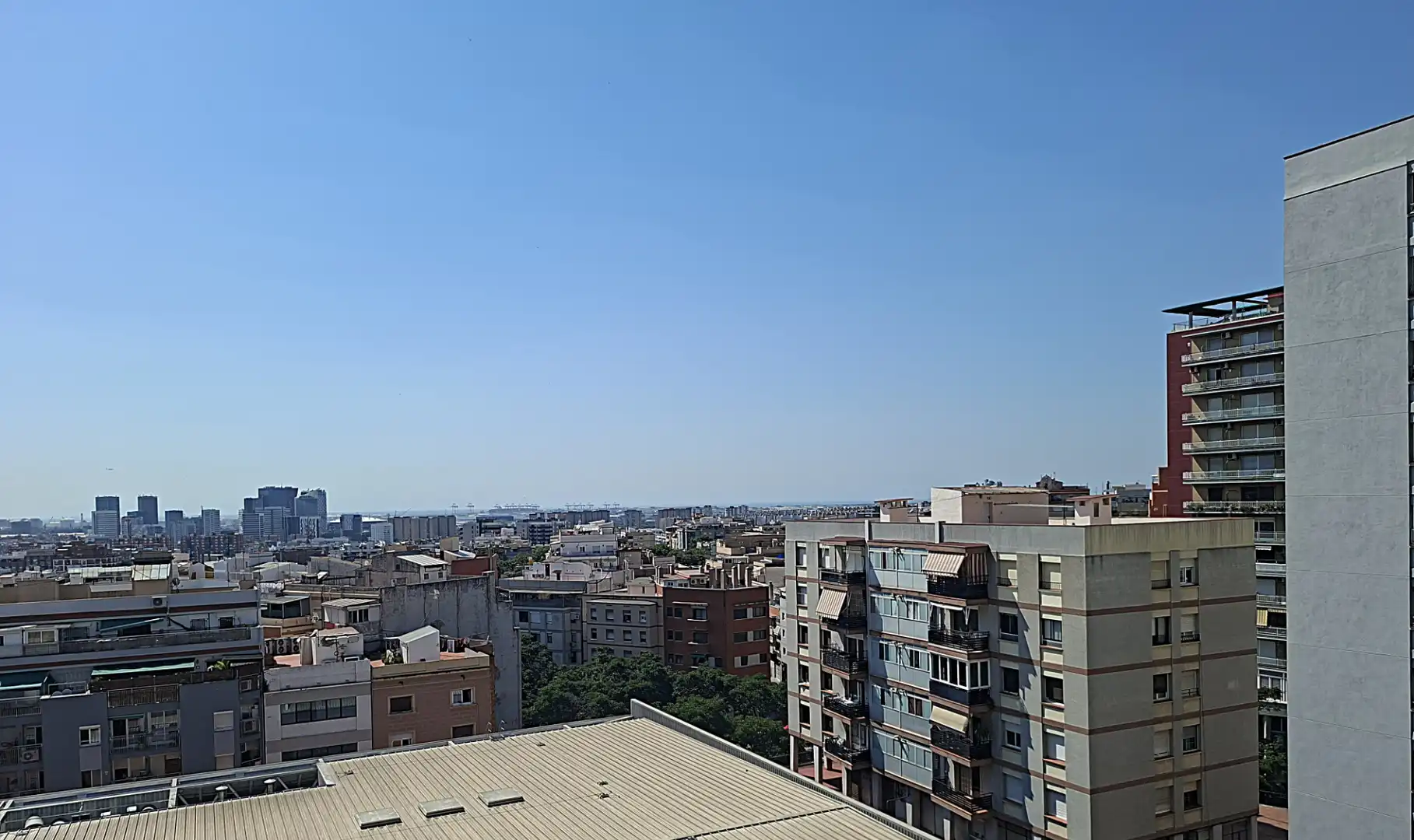 Vista exterior de Garatge en venda en L'Hospitalet de Llobregat