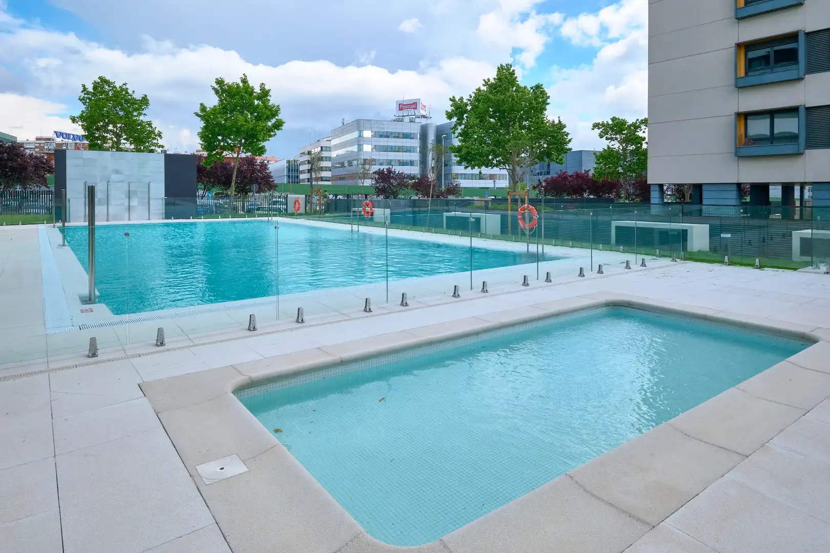Schwimmbecken von Wohnung zur Miete in Madrid mit Klimaanlage, Terrasse und Abstellraum