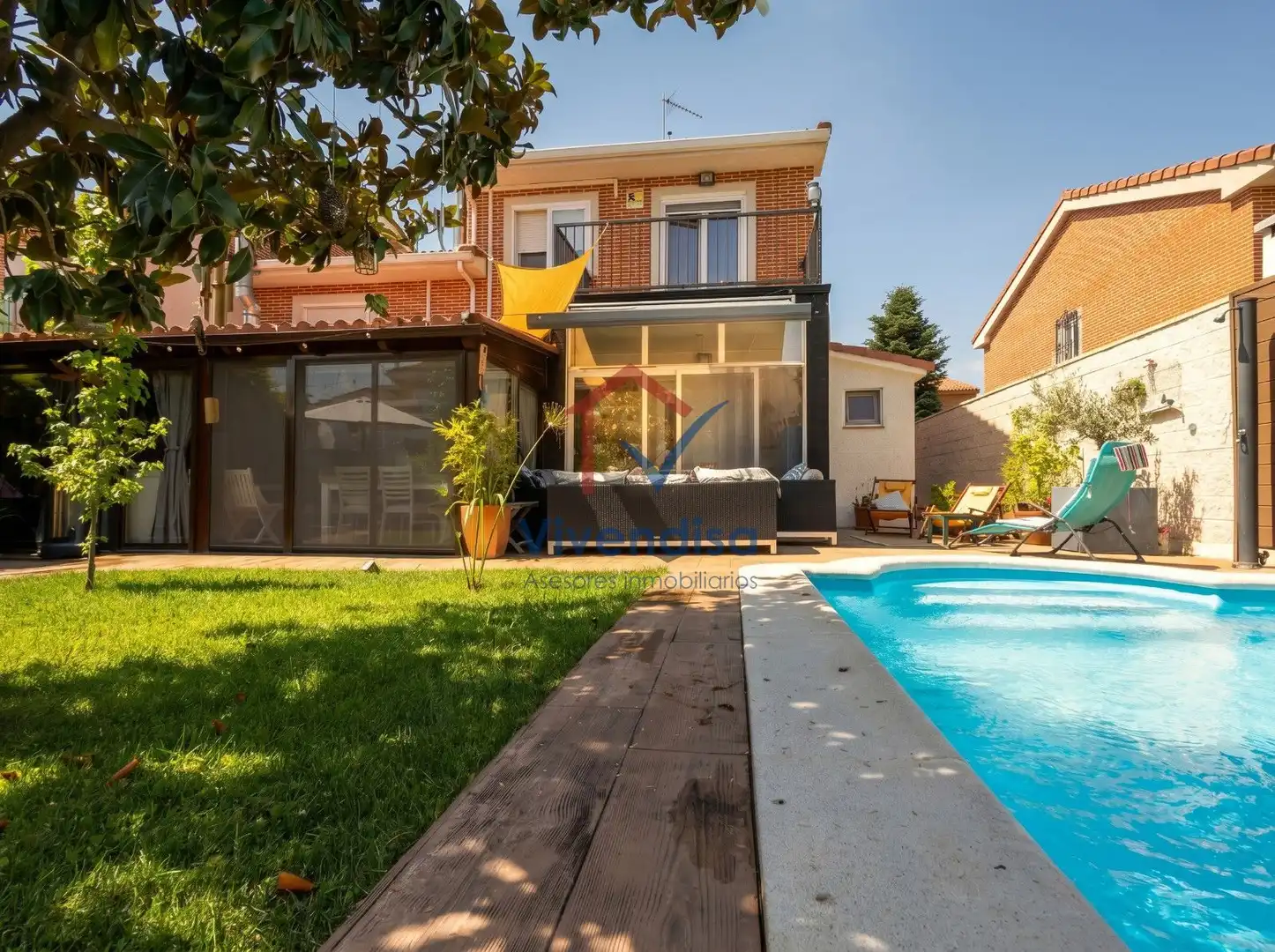 Piscina de Casa adosada en venda en Cabanillas del Campo amb Aire condicionat, Calefacció i Terrassa