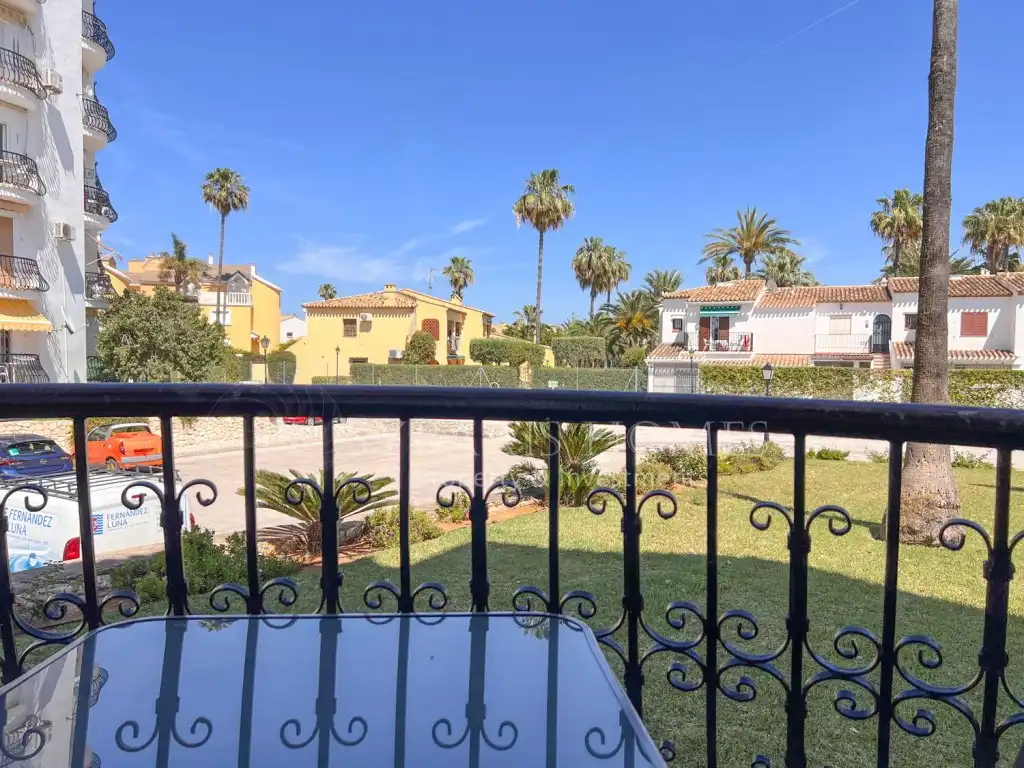 Vista exterior de Apartamento de alquiler en Dénia con Aire acondicionado, Jardín privado y Piscina