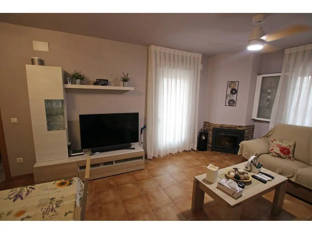 Sala d'estar de Casa o xalet en venda en Trijueque amb Calefacció, Jardí privat i Terrassa