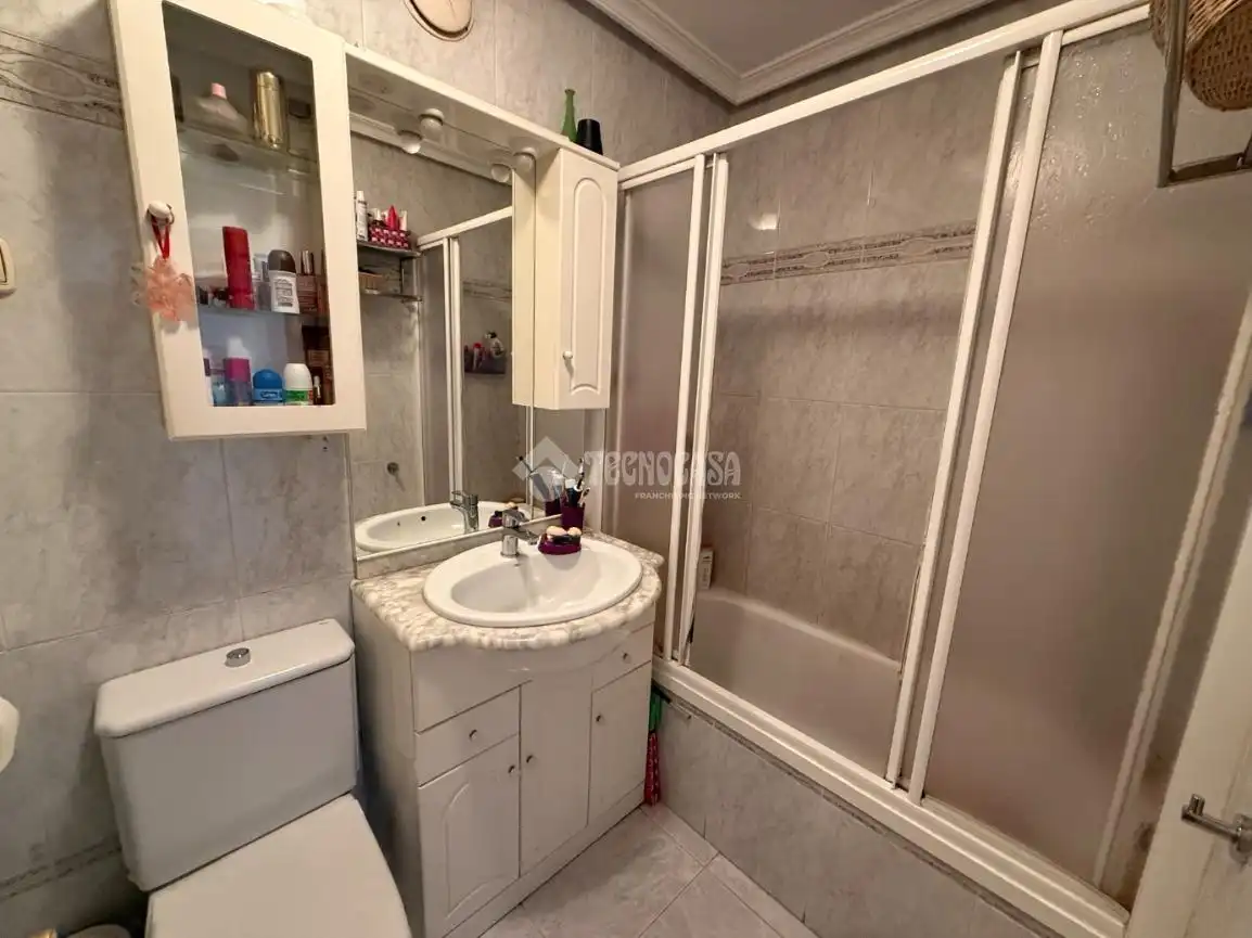 Baño de Piso en venta en Madrid con Calefacción y Amueblado