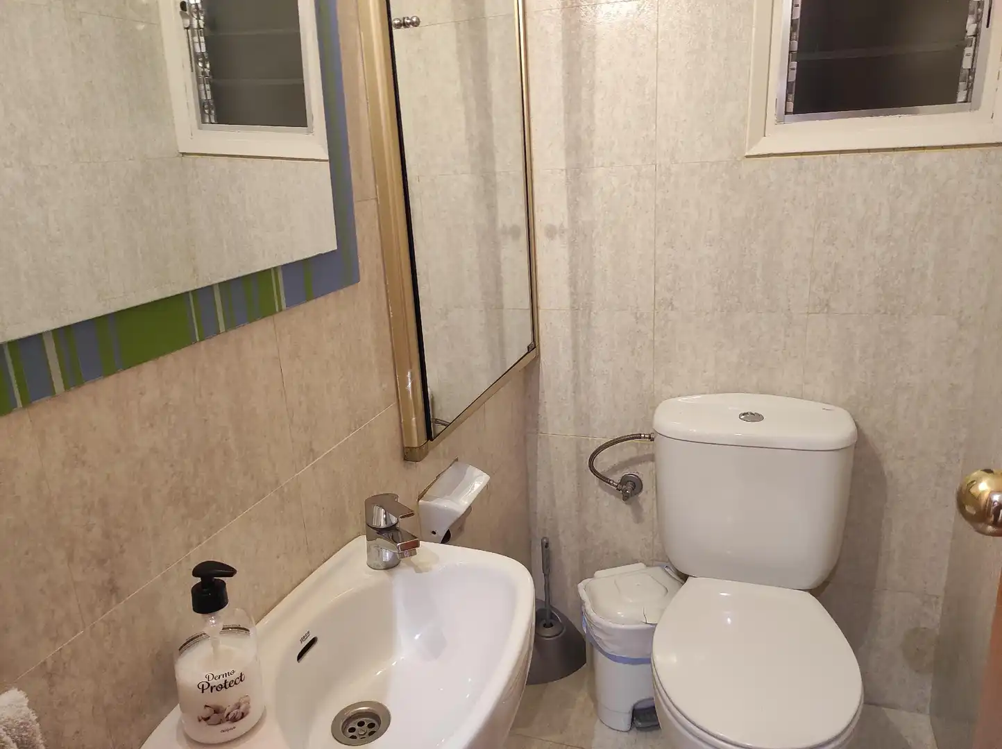 Bathroom of Ground floor for sale in Esplugues de Llobregat  with Air Conditioner, Heating and Parquet flooring
