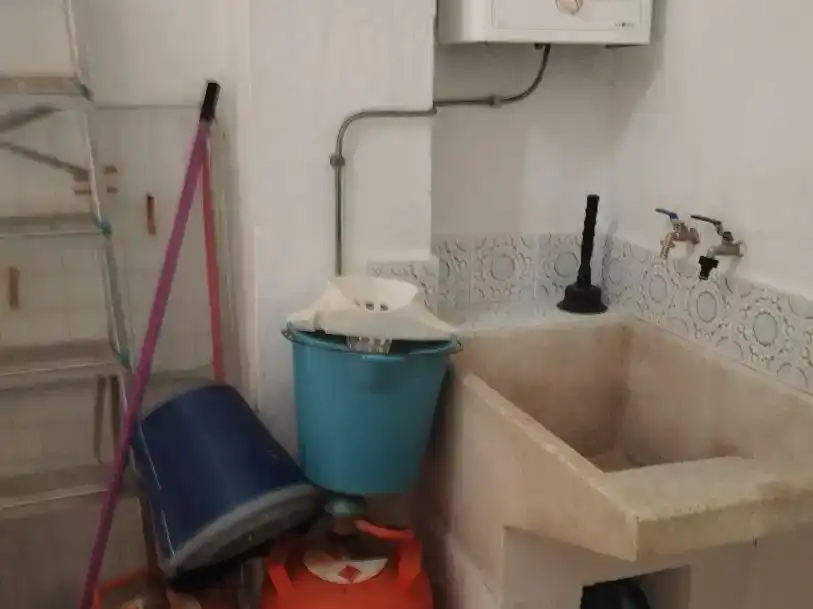 Bany de Pis de lloguer en Marmolejo amb Aire condicionat i Moblat