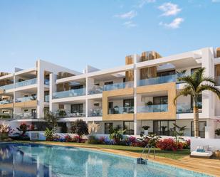 Vista exterior de Apartament en venda en Benalmádena amb Aire condicionat, Terrassa i Piscina