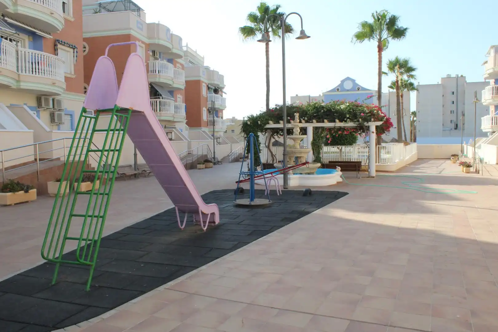 Terraza de Apartamento en venta en Roquetas de Mar con Aire acondicionado, Amueblado y Horno