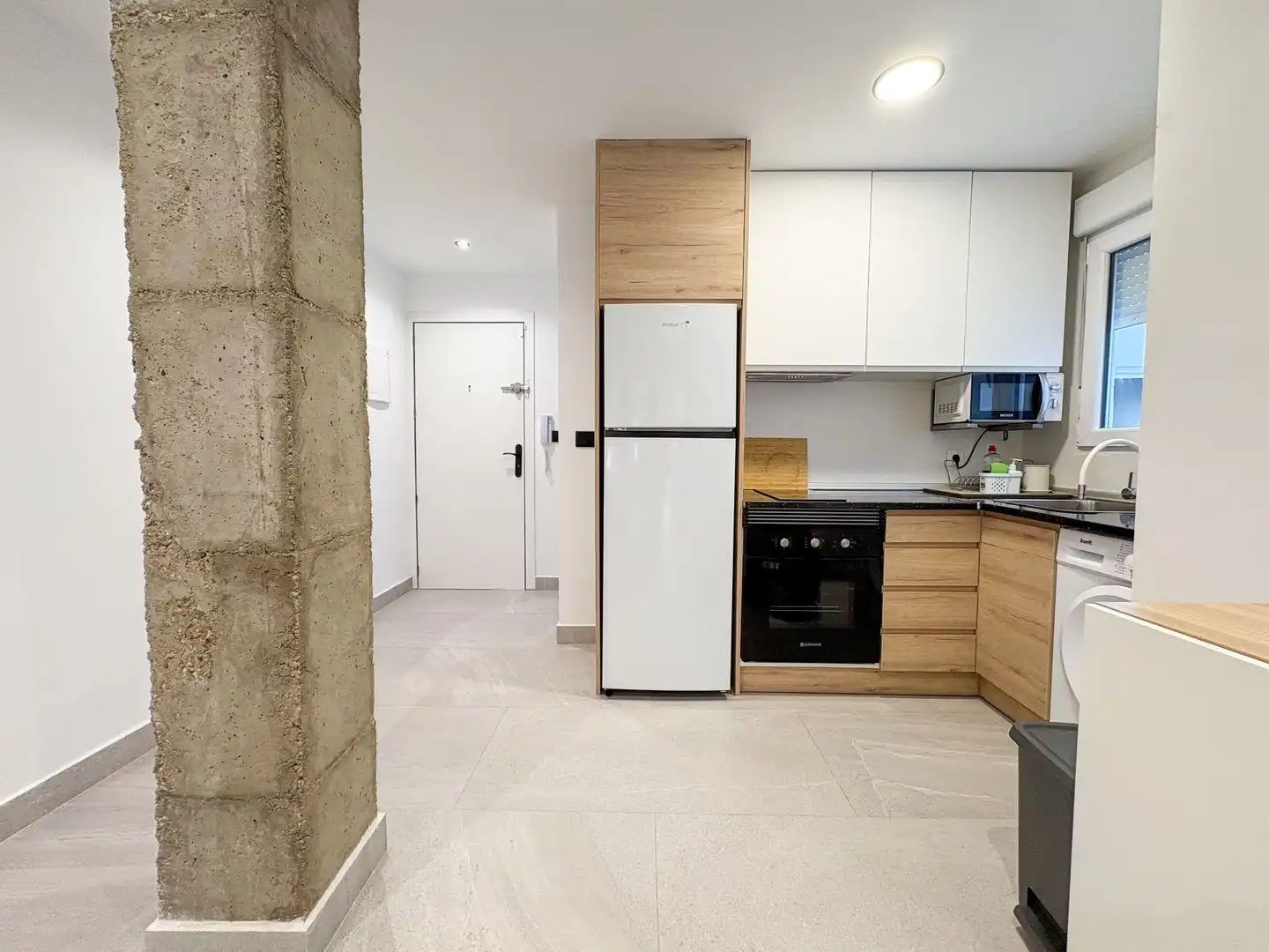 Küche von Wohnung zum Verkauf in Torrevieja mit Klimaanlage, Heizung und Terrasse
