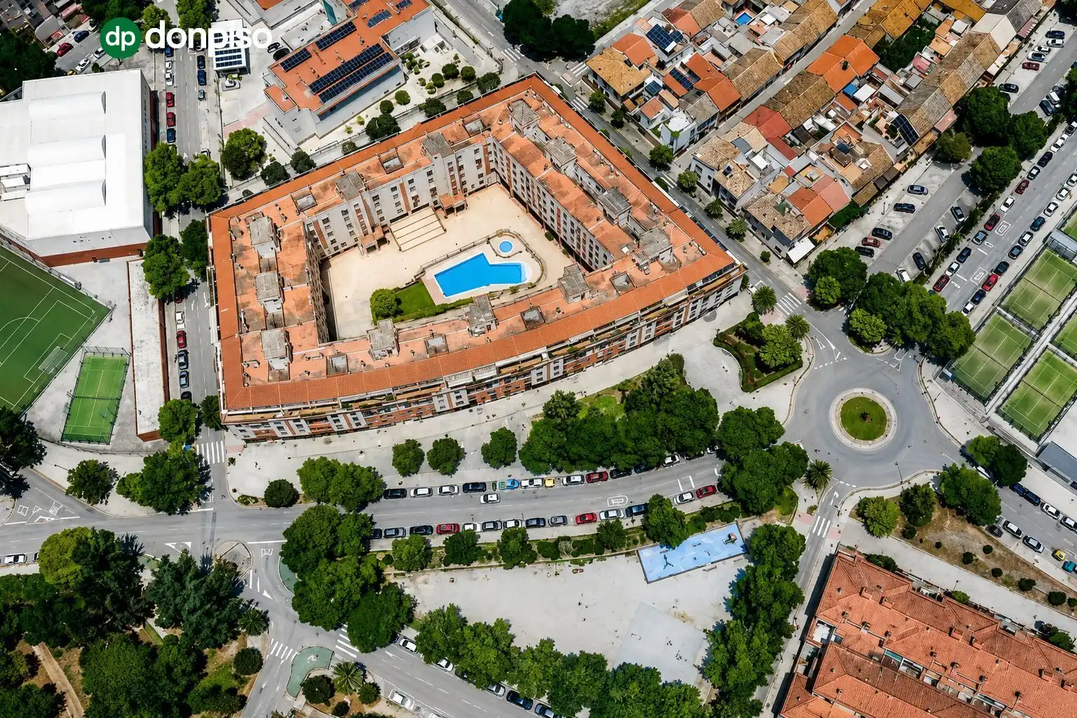 Vista exterior de Apartament en venda en Granada amb Piscina comunitària