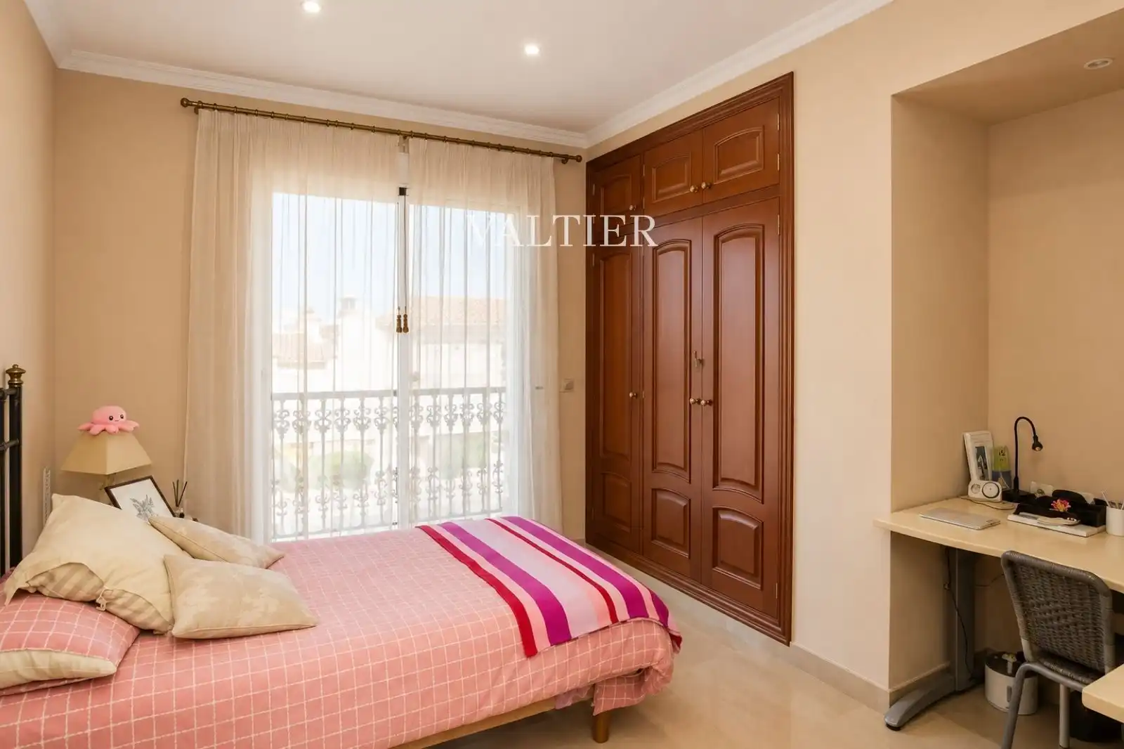 Dormitori de Casa o xalet en venda en Almoines amb Aire condicionat, Terrassa i Moblat
