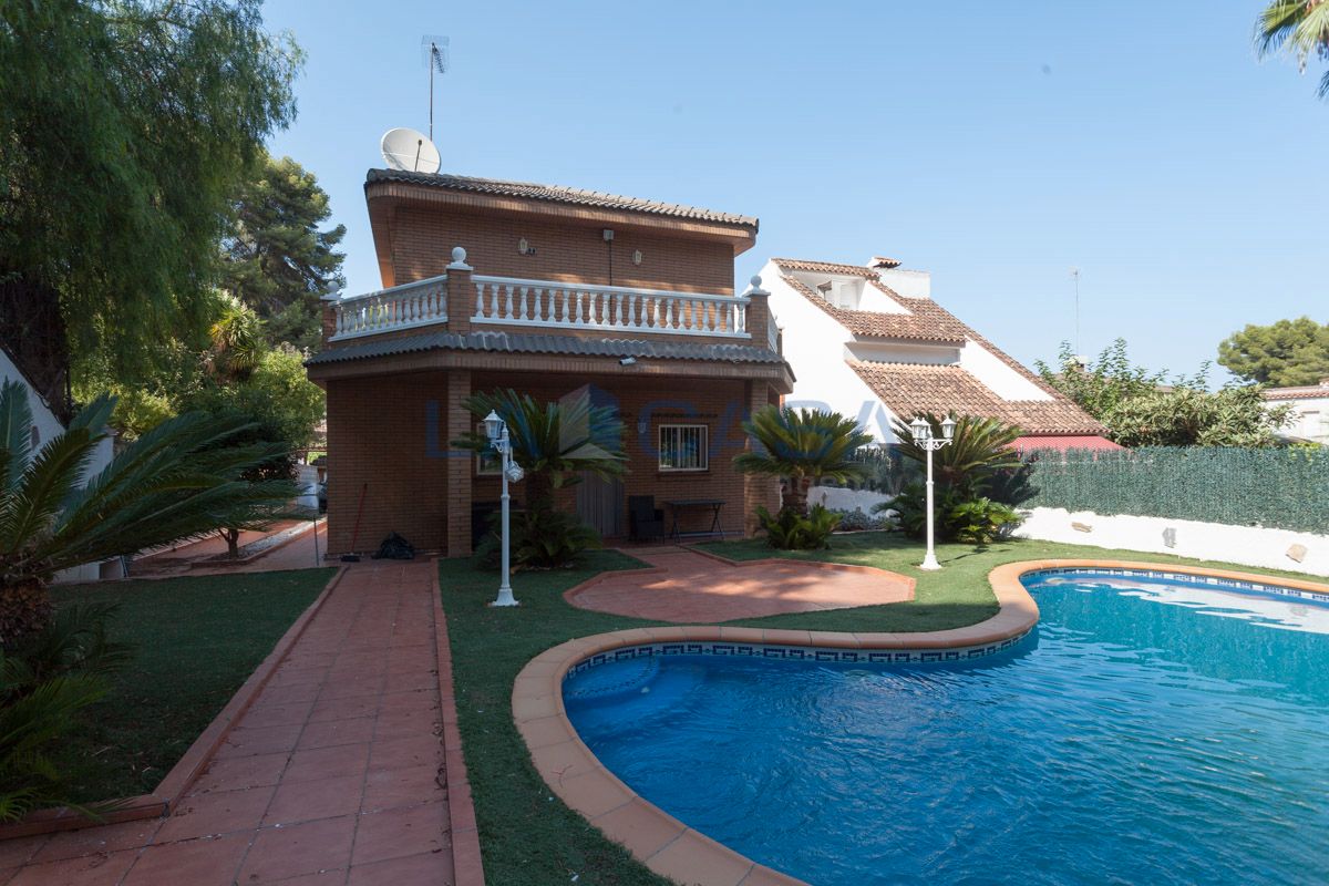 Garden of House or chalet to rent in Castelldefels  with Air Conditioner, Storage room and Swimming Pool