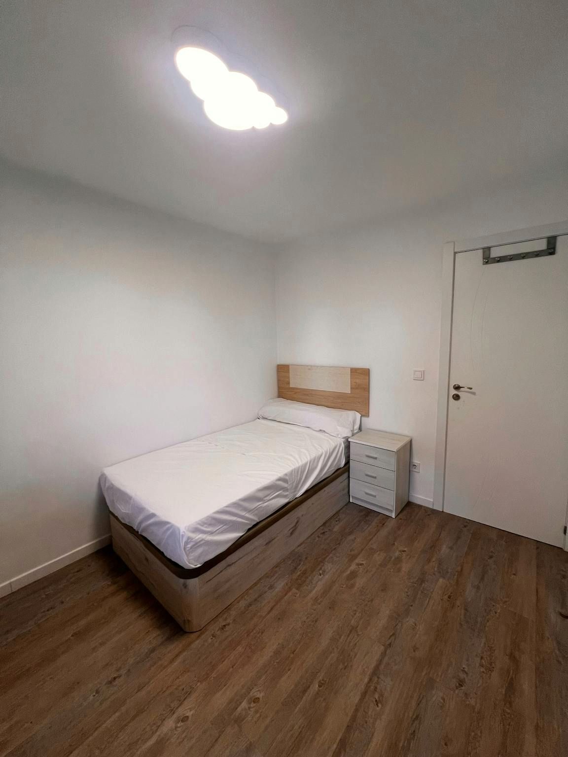 Habitación de Piso para compartir en  Madrid Capital con Calefacción y Lavadora