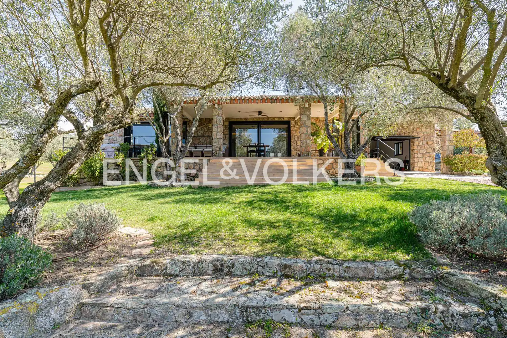 Exterior view of Houses for sale in Valdemorillo  with Air Conditioner, Heating and Private garden
