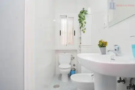 Badezimmer von Wohnung zum Verkauf in Granada