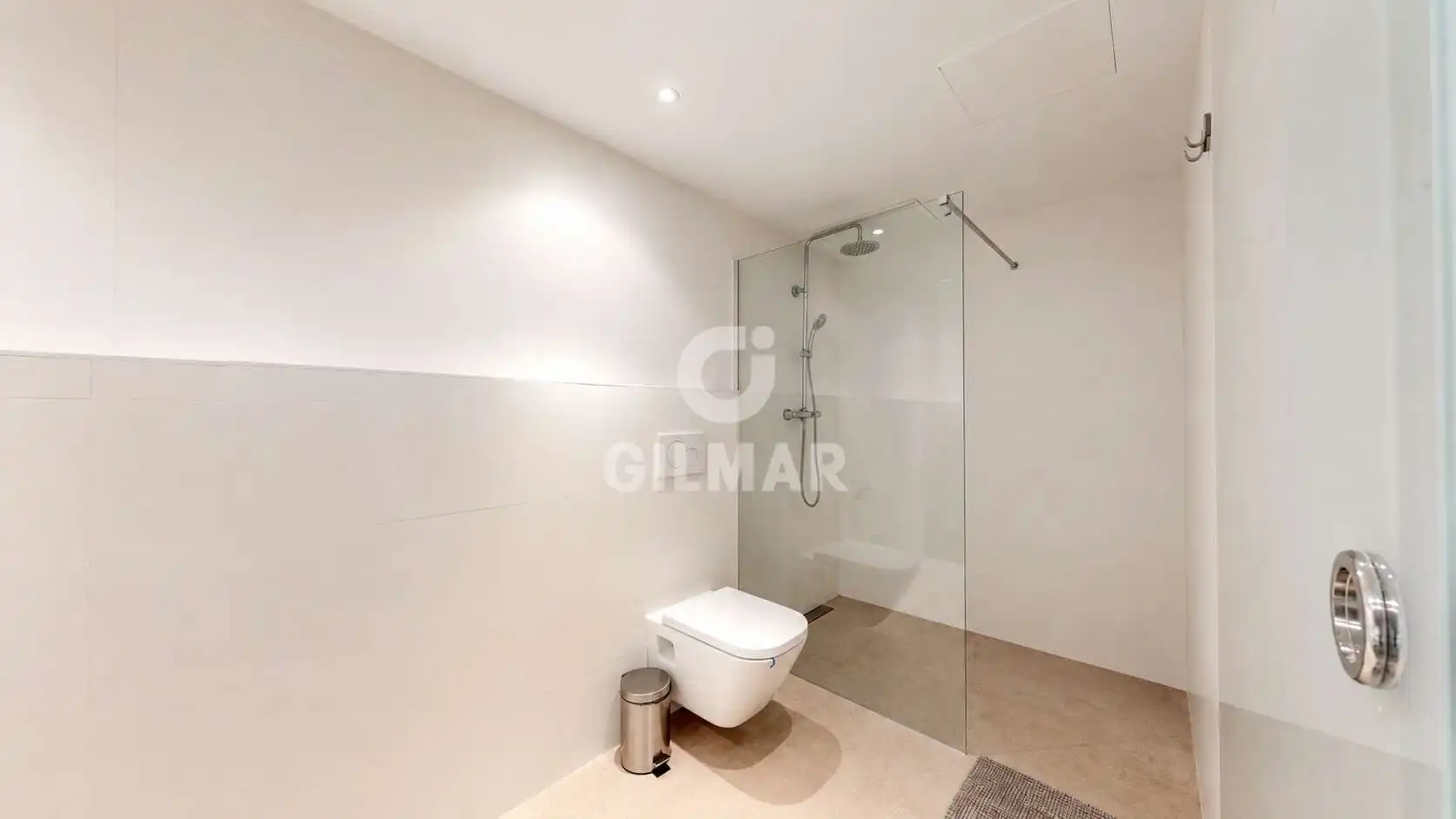 Baño de Ático en venta en Benalmádena con Calefacción, Jardín privado y Trastero