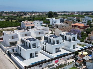 Casa con piscina en venta en Carrer Cecilio Arias 4