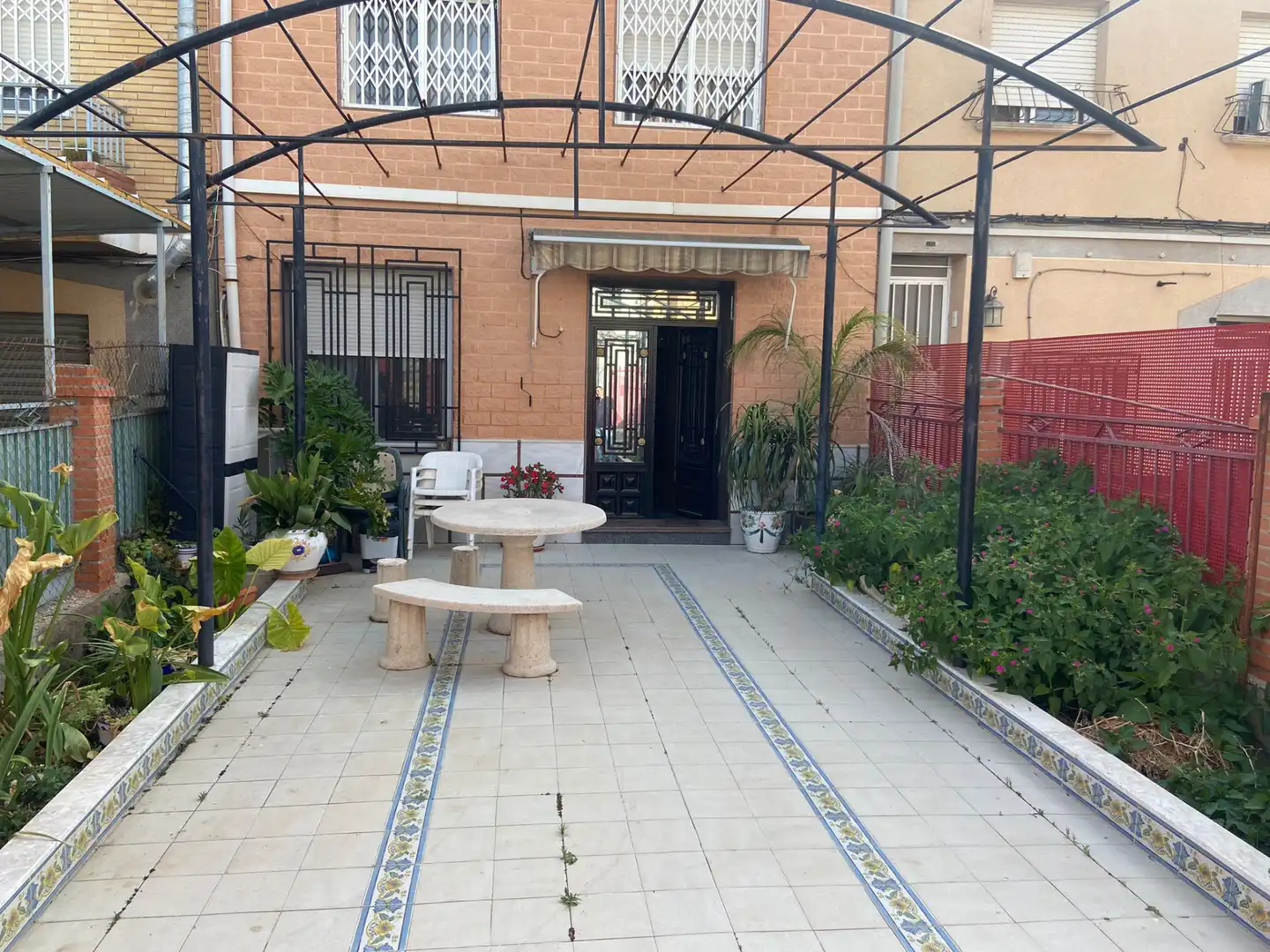 Garten von Einfamilien-Reihenhaus zum Verkauf in Alcantarilla mit Klimaanlage, Terrasse und Möbliert