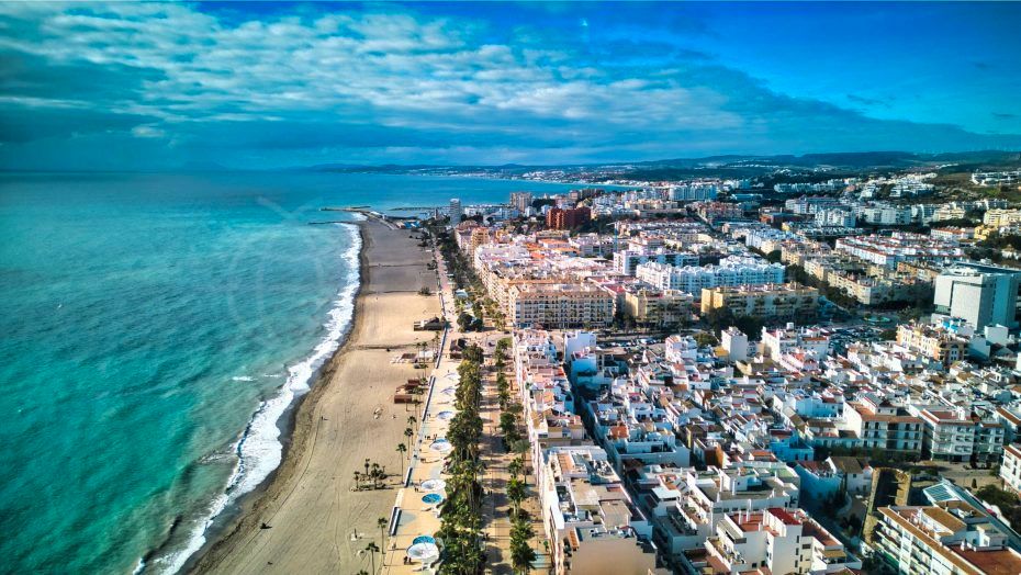 Vista exterior de Estudi de lloguer en Estepona amb Aire condicionat, Calefacció i Jardí privat