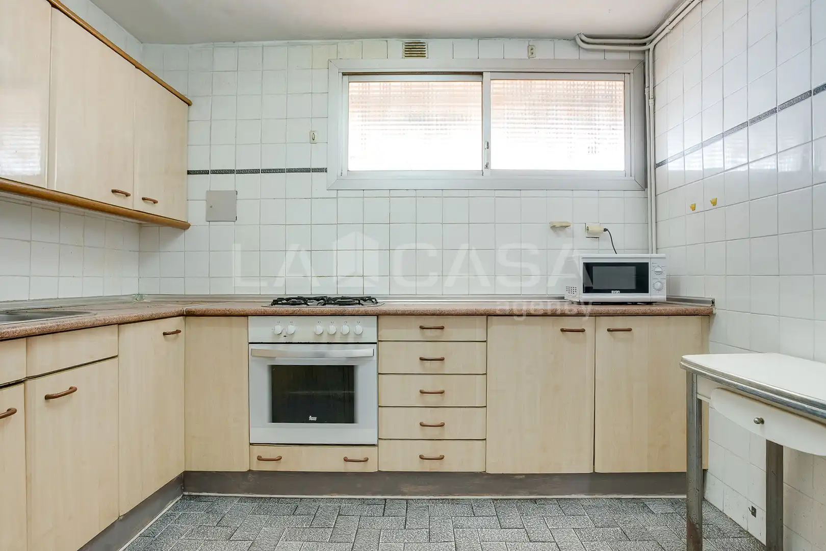 Cuina de Dúplex en venda en Barcelona amb Balcó