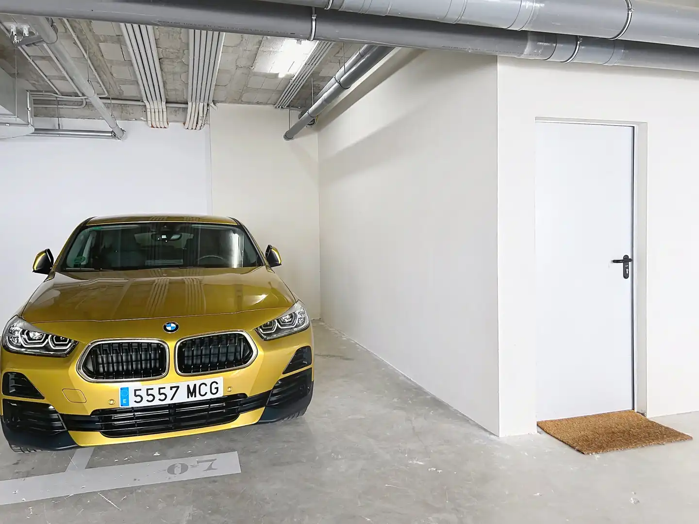Parkplatz von Einfamilien-Reihenhaus zum Verkauf in Manilva mit Klimaanlage, Terrasse und Abstellraum