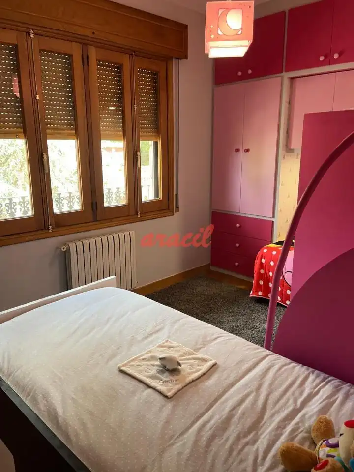 Dormitori de Casa o xalet de lloguer en Ourense Capital  amb Calefacció, Jardí privat i Terrassa