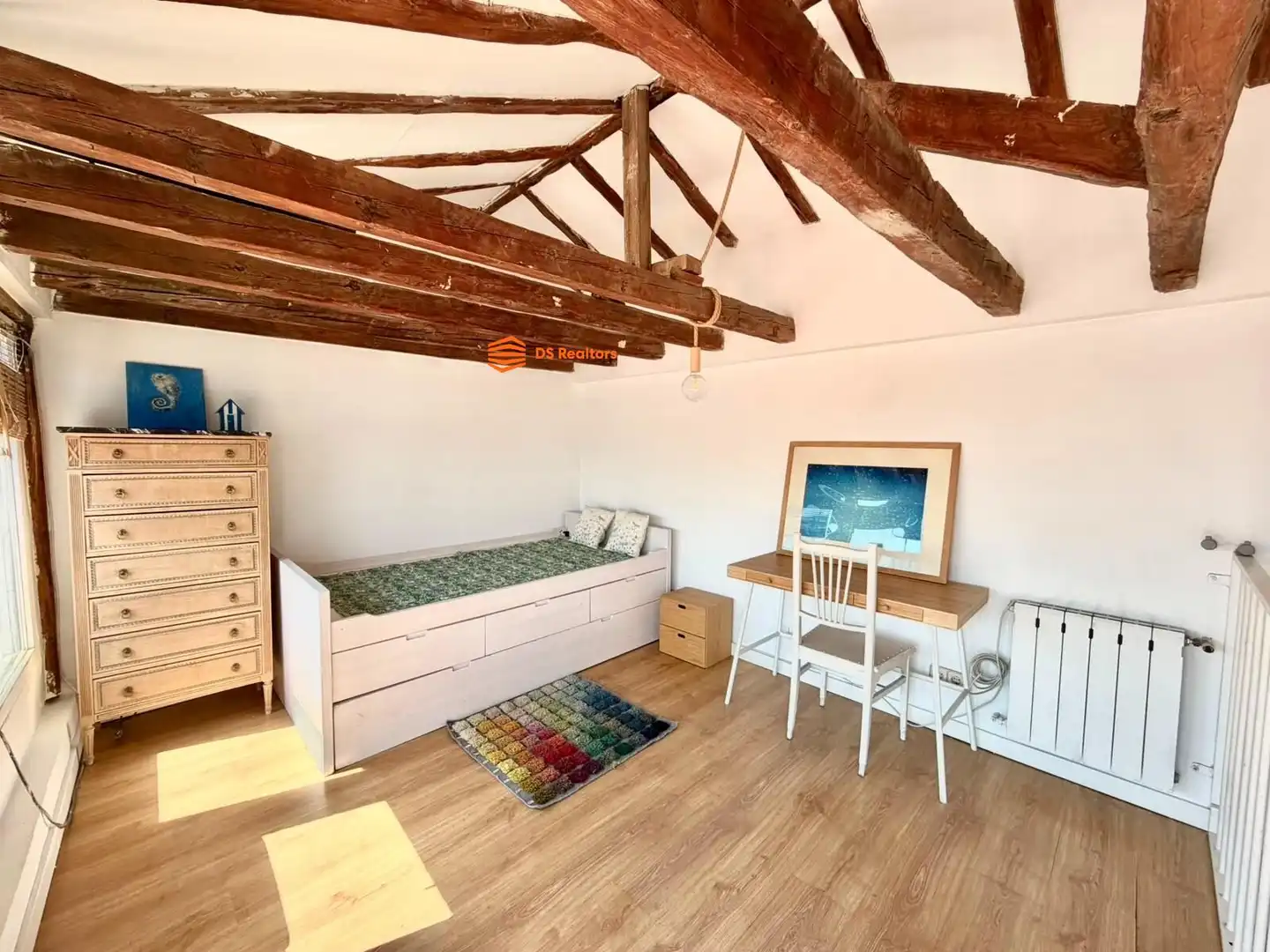 Schlafzimmer von Dachboden zur Miete in Madrid mit Heizung, Terrasse und Möbliert