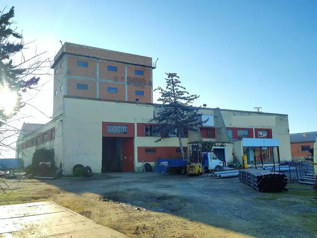 Vista exterior de Nau industrial en venda en Medina del Campo