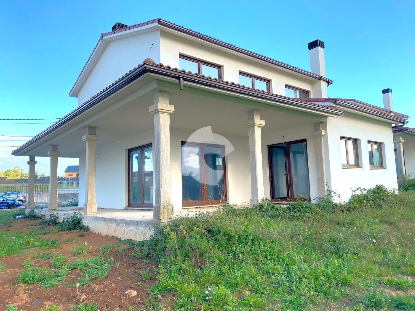 Vista exterior de Casa o xalet en venda en Carballo amb Jardí privat