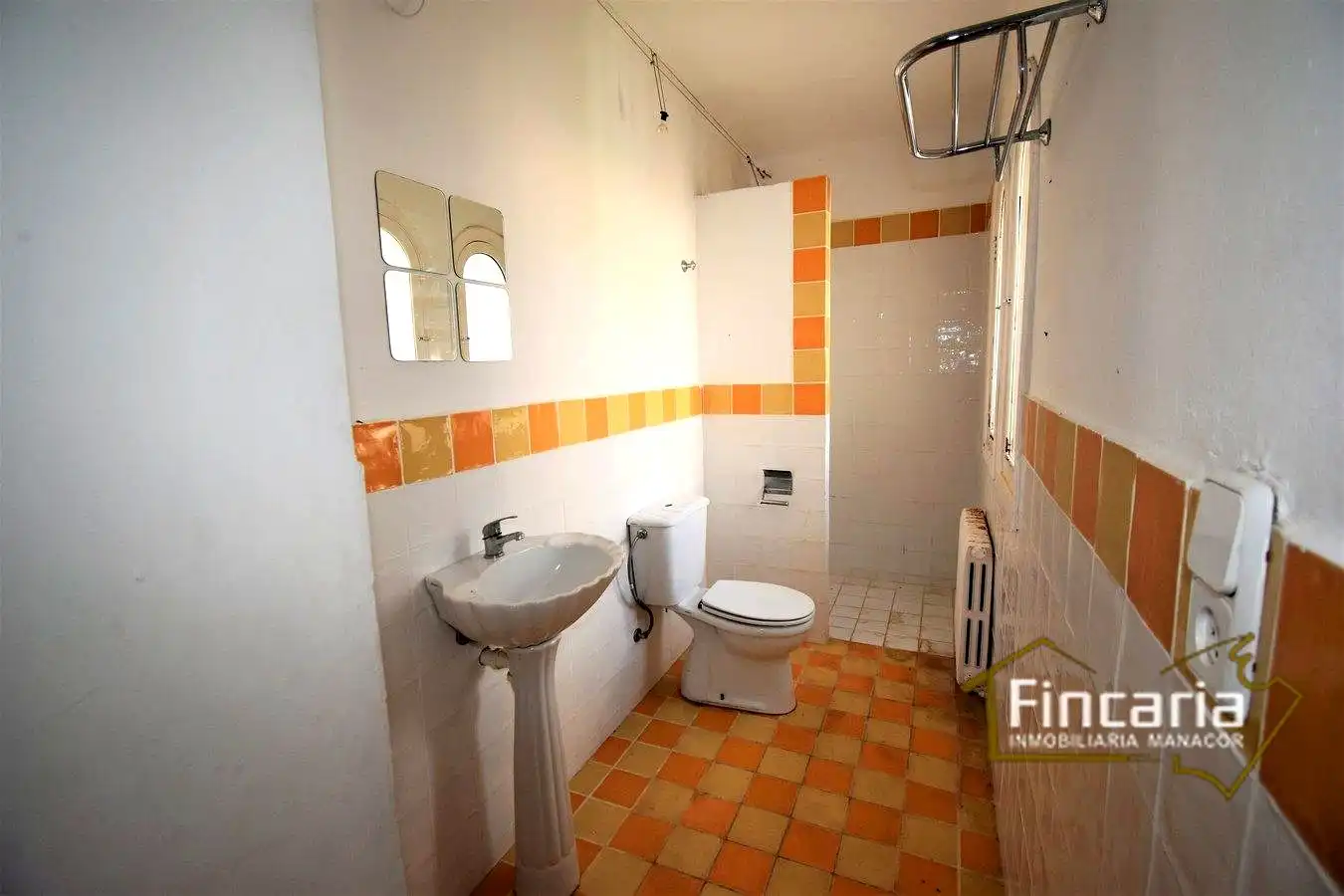 Bany de Finca rústica en venda en Felanitx amb Aire condicionat, Calefacció i Jardí privat