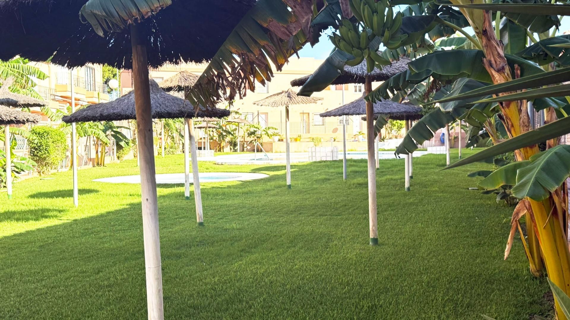 Jardín de Apartamento en venta en Chiclana de la Frontera con Aire acondicionado, Calefacción y Piscina comunitaria