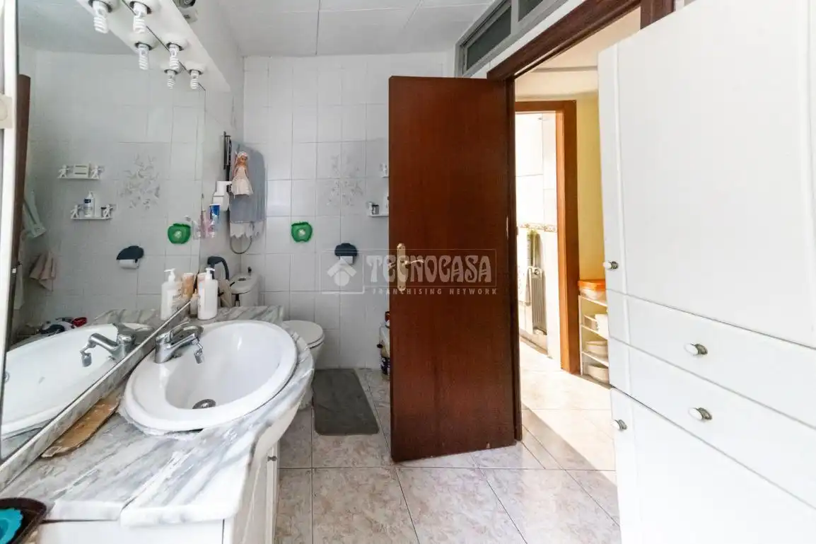 Baño de Finca rústica en venta en Cubelles con Calefacción, Jardín privado y Terraza