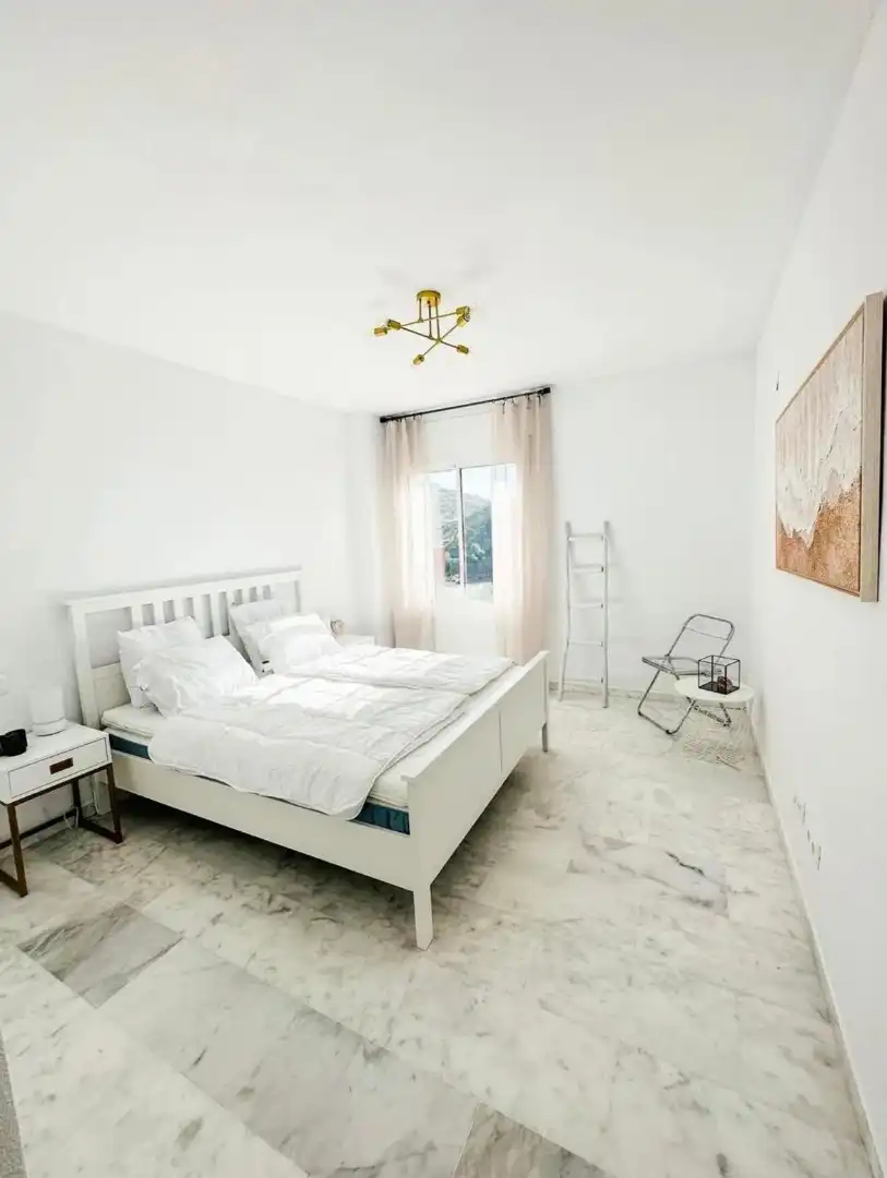 Dormitori de Apartament de lloguer en Marbella amb Aire condicionat, Calefacció i Terrassa