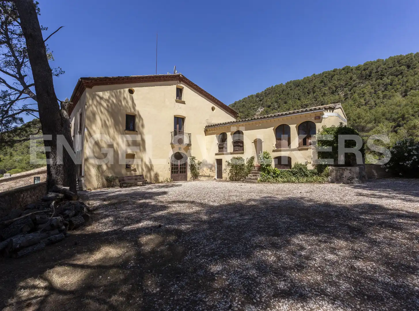 Vista exterior de Finca rústica en venda en Santa Maria de Miralles amb Calefacció, Jardí privat i Traster