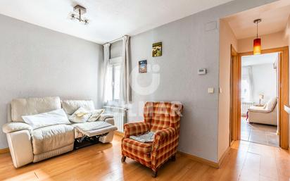 Living room of Flat for sale in  Madrid Capital  with Heating and Parquet flooring