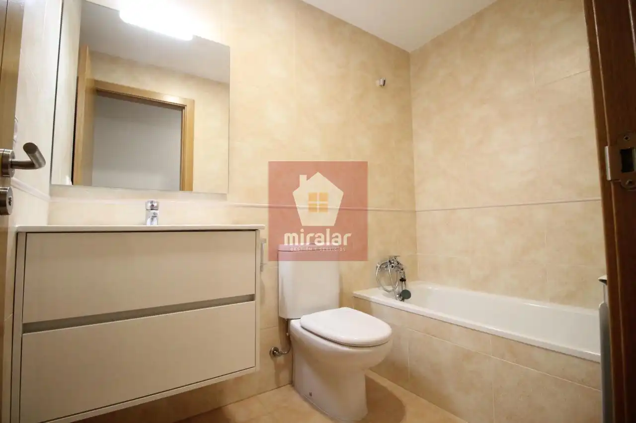 Badezimmer von Wohnung zur Miete in Salvaterra de Miño mit Heizung und Möbliert